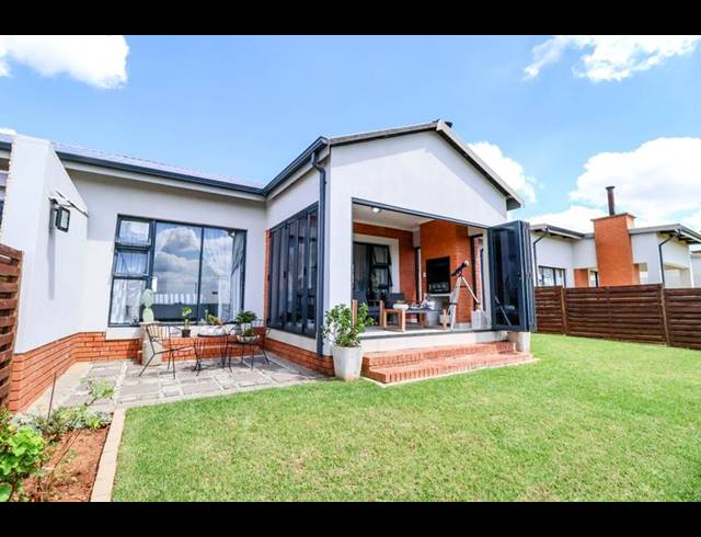 3 BEDROOM TOWNHOUSE FOR SALE IN GOLDEN FIELDS ESTATE